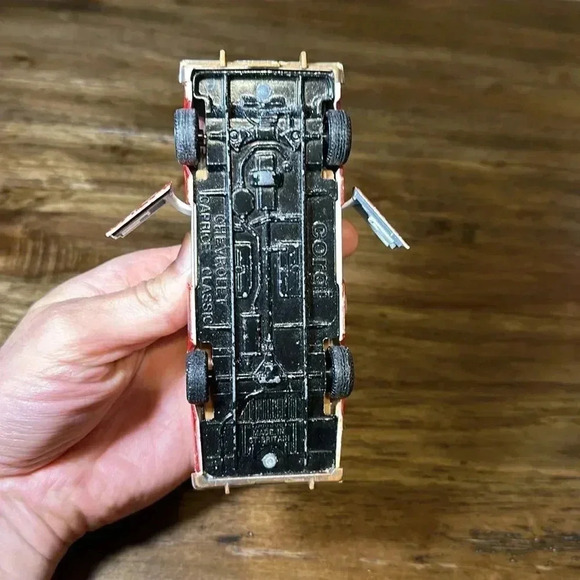 Vintage Corgi Toys Chevrolet Caprice Classic STP Racecar Dorcas Rally Car 43 - Picture 11 of 12